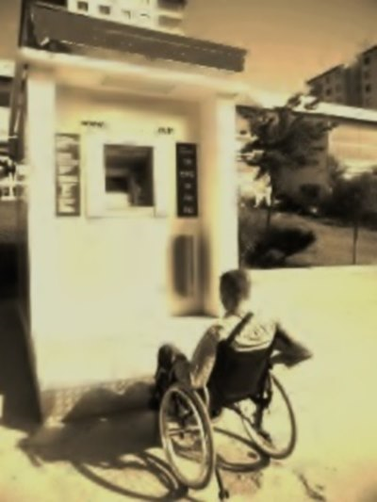 İzmit\'te Engellilere Uygun ATM Yok