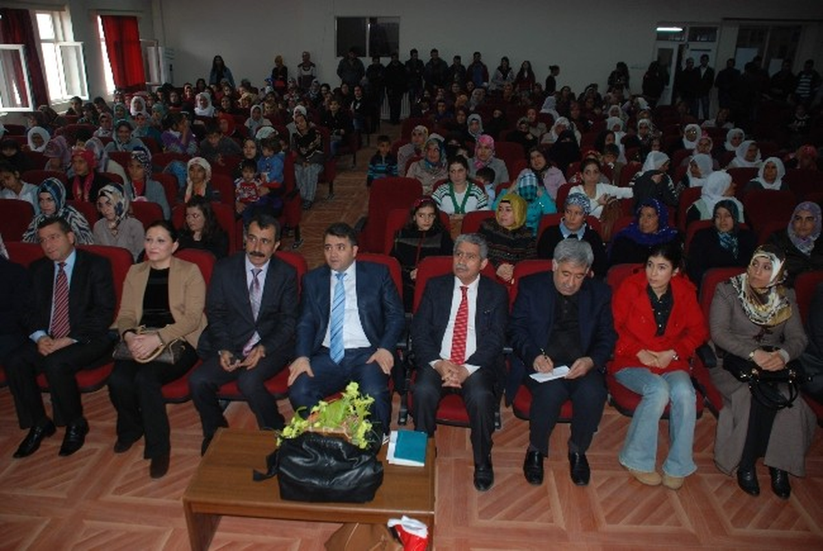 Kadın ve Çocuk Hakları Derneği Program Düzenledi