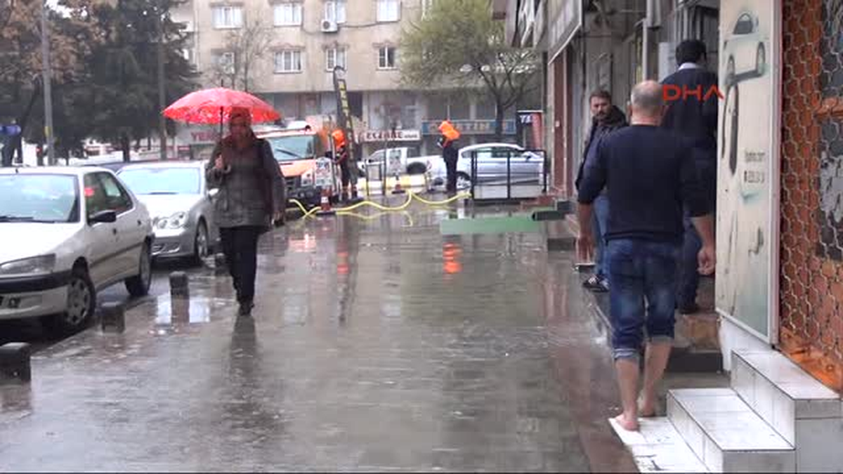 Kahramanmaraş\'ta Sağanak Yağmur Su Baskınlarına Neden Oldu