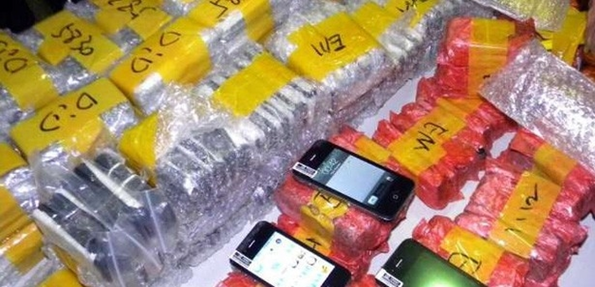 Kars\'ta 50 Kaçak Cep Telefonu Ele Geçirildi