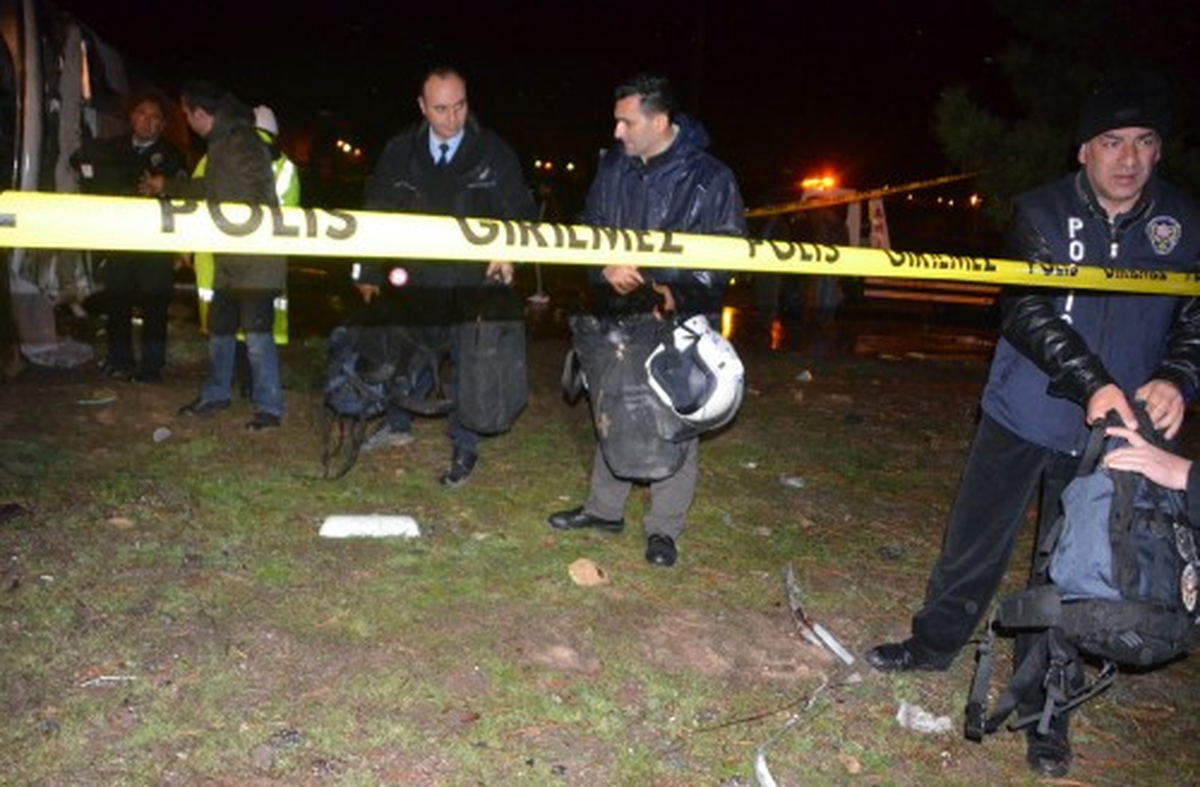 Kırşehir\'de Çevik Kuvet Midibüsü Devrildi: 2 Şehit, Çok Sayıda Yaralı Var (2)