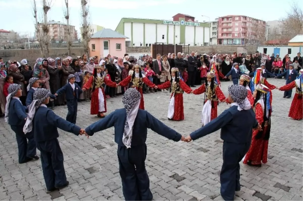 Muradiye\'de Kadınlar Günü