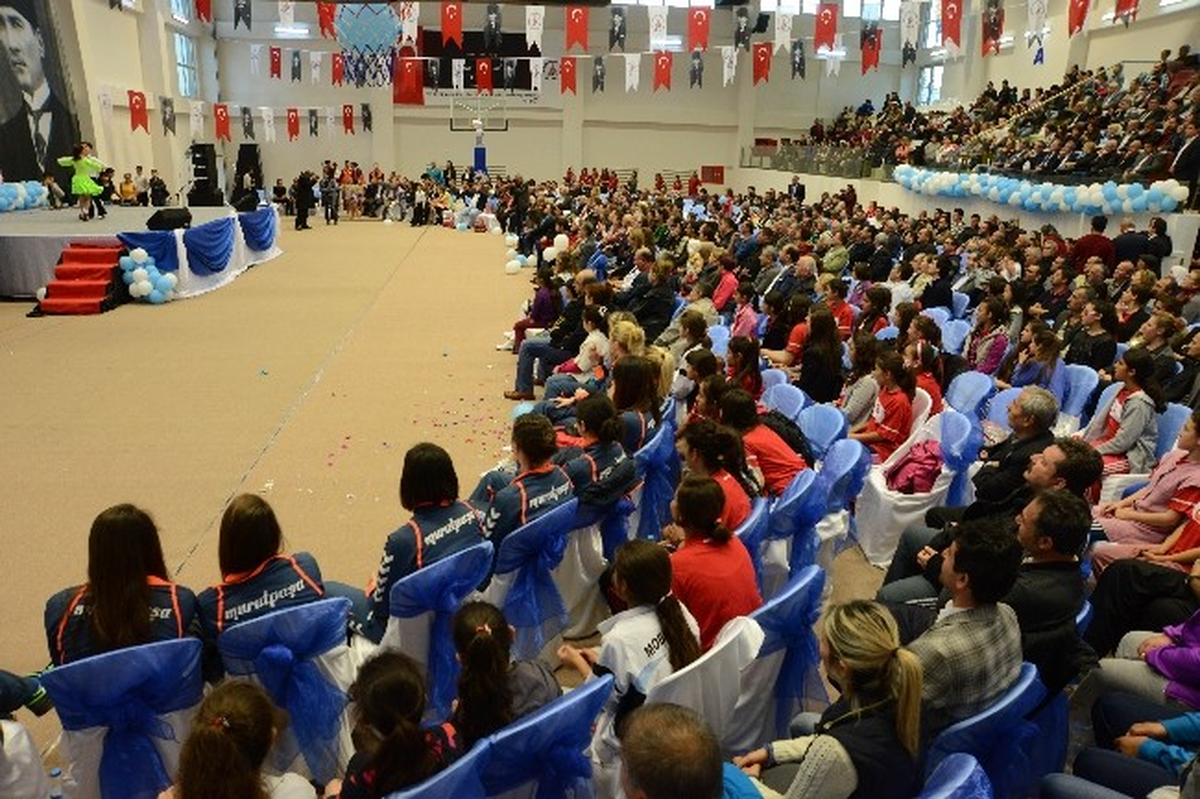 Muratpaşa Belediyesi Çağlayan Spor Salonu\'na Görkemli Açılış
