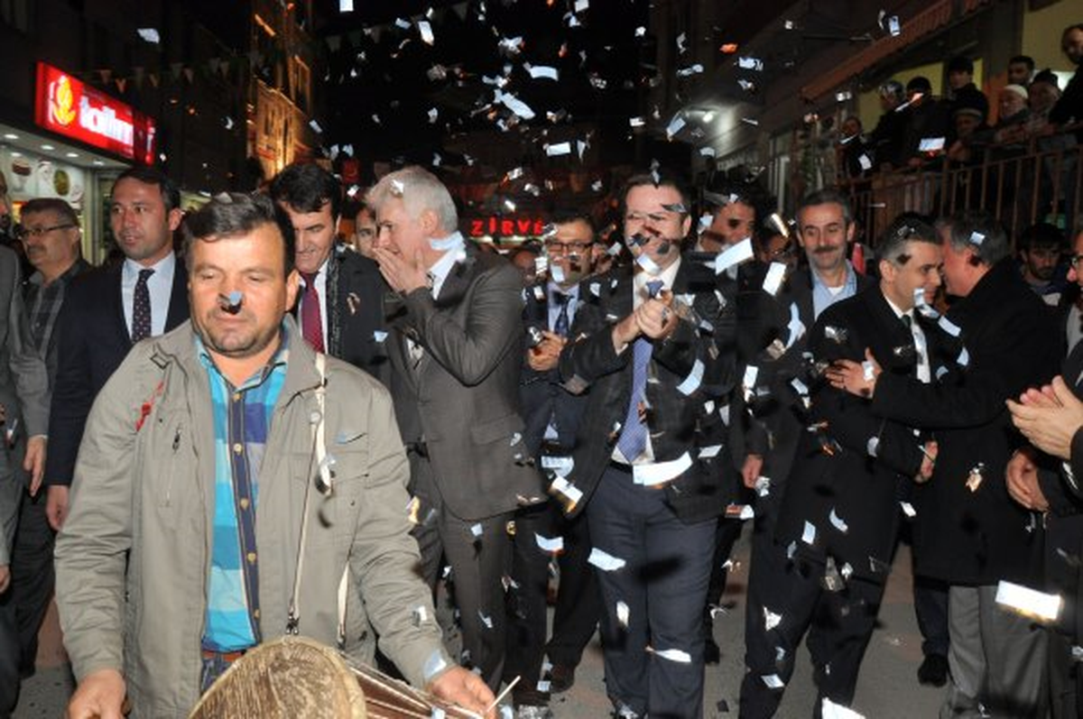 Osmangazi\'de Seçim Büroları Peş Peşe Açılıyor