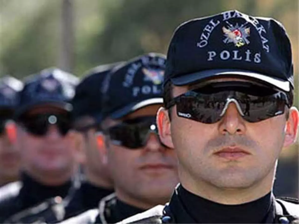 Polisler Batman\'dan Ayrılmak İstemiyor