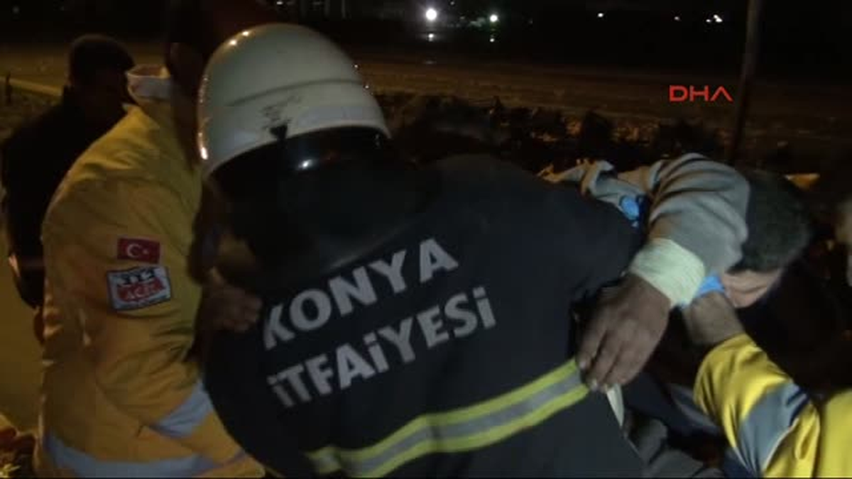 Portakal Yüklü Kamyon Devrildi: 1 Yaralı