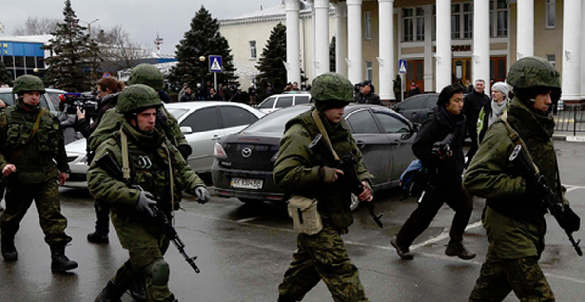 Rus Askerleri Ukrayna\'ya Ait Askeri Birliği Ele Geçirdi