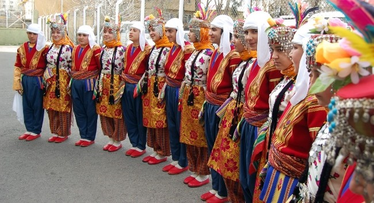 Şehitkamil Halkoyunlarında Çifte Şampiyonluk Elde Etti
