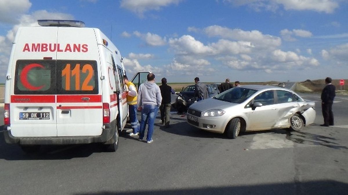 Tekirdağ\'da Trafik Kazası: 4 Yaralı