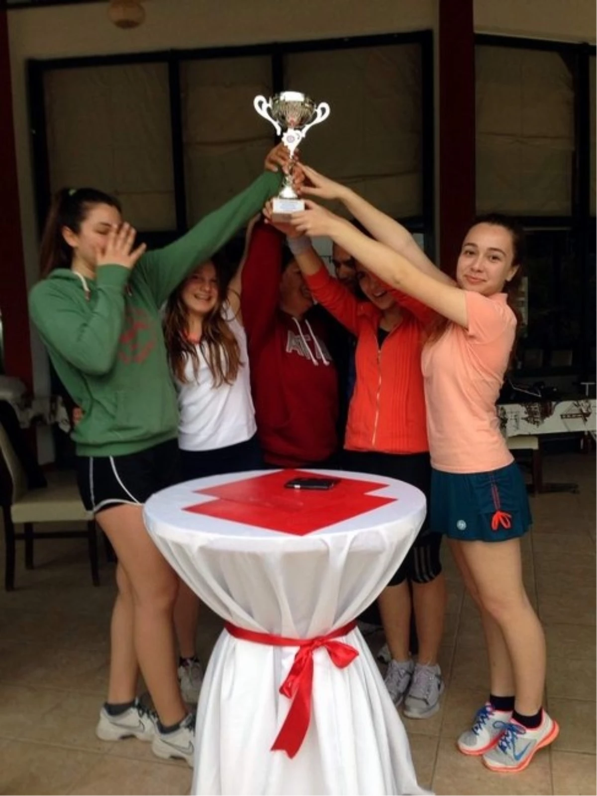 Tenis Okullar Arası Gençler İl Birincileri Ödüllendirildi