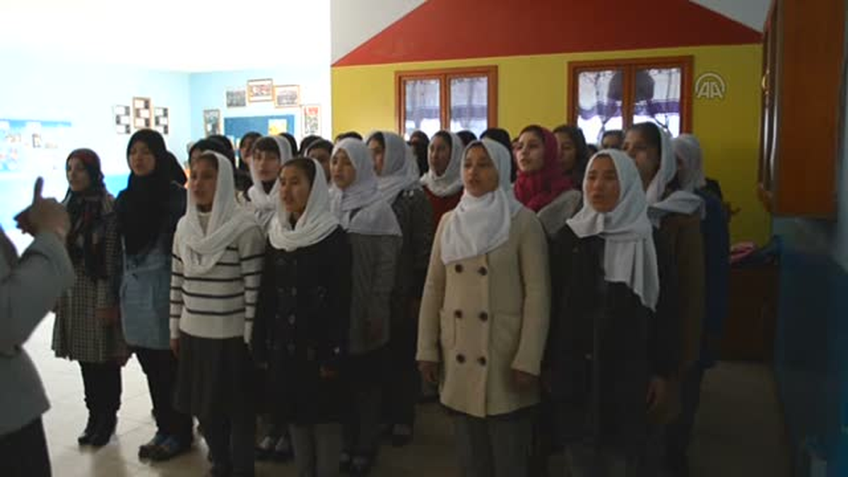 TİKA\'dan Afgan kadınlarına dikiş kursu - MEZAR-İ
