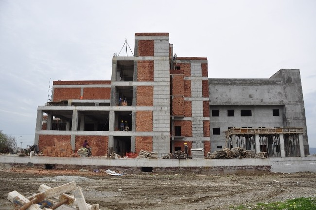 Torbalı\'da Yap-İşlet-Devret Modeliyle Hizmet Verecek Olan Hastanenin Yapımına Devam Ediliyor