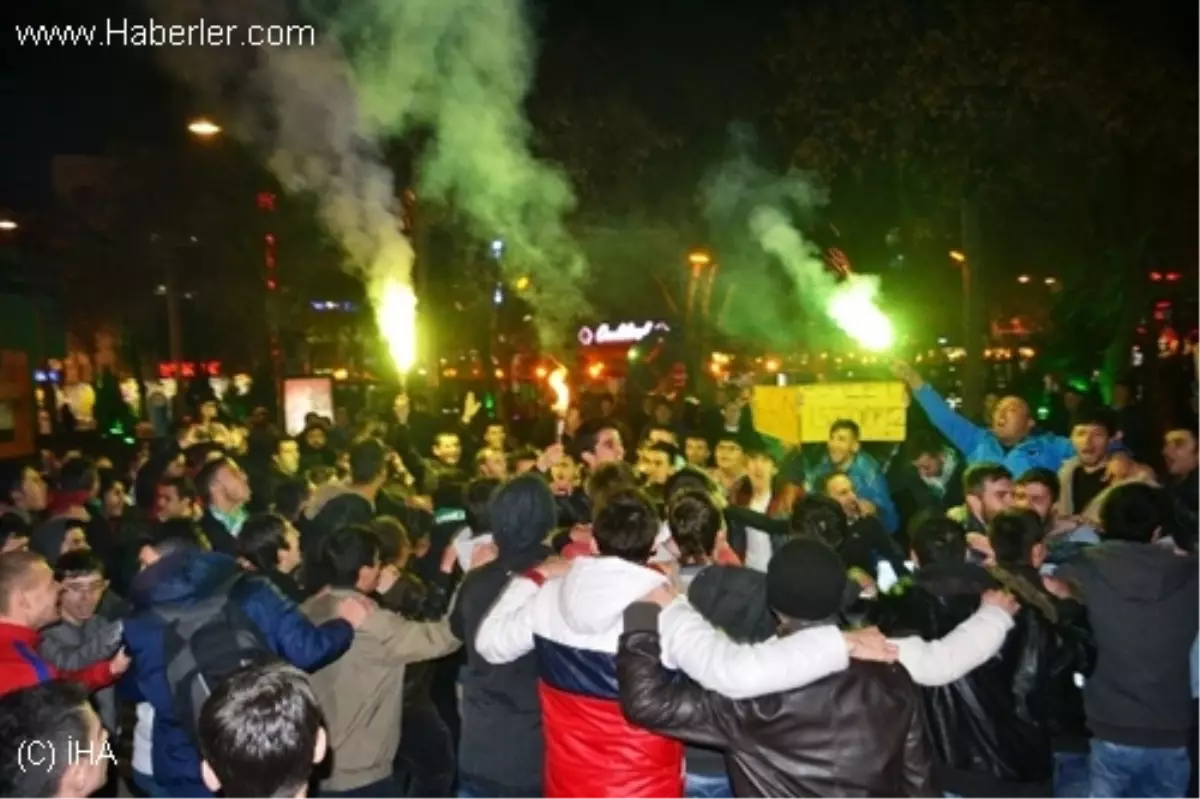 Torku Konyaspor Taraftarı TFF\'yi Protesto Etti