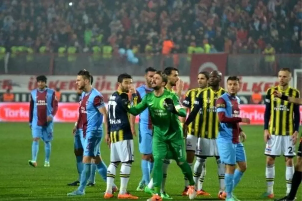 Trabzonspor-Fenerbahçe Maçı Tatil Edildi