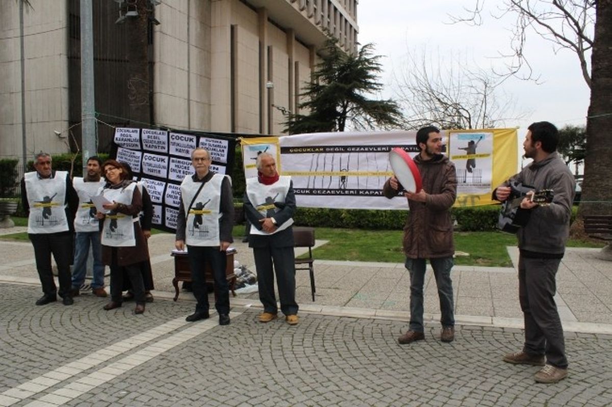 Tutuklu Çocuklar İçin Şarkılı İmza Kampanyası