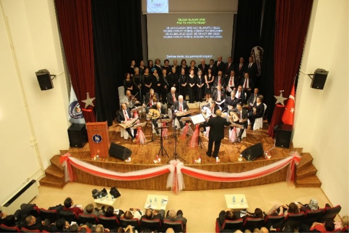 Urla Belediyesi Tsm Korosu Şarkılarını Kadınlar İçin Seslendirdi