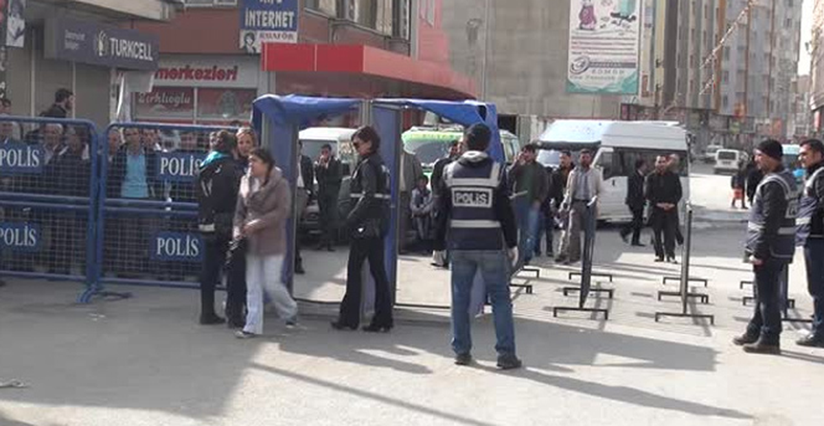 Van\'da BDP Yanlıları Hüda-Par\'lılara Saldırdı