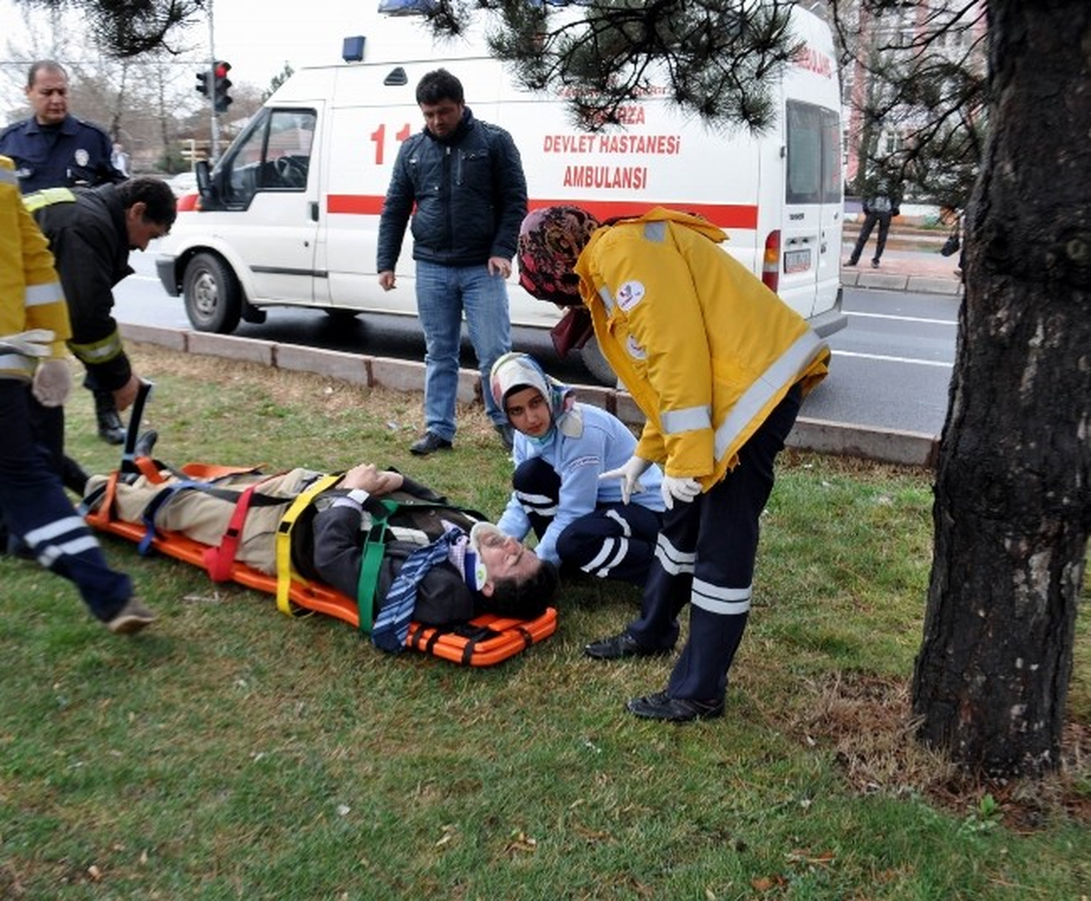 Zincirleme Trafik Kazası: 2 Yaralı