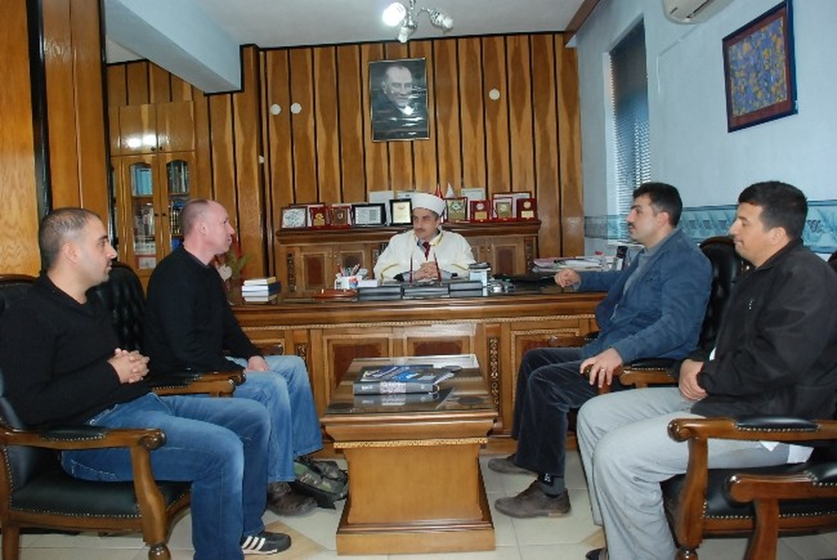 Arkadaşlarından Etkilen İskoç Müslüman Oldu