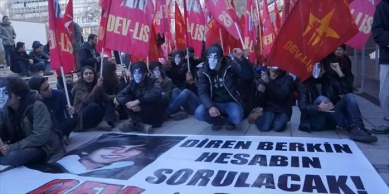 Adana\'da Berkin Elvan İçin Oturma Eylemi