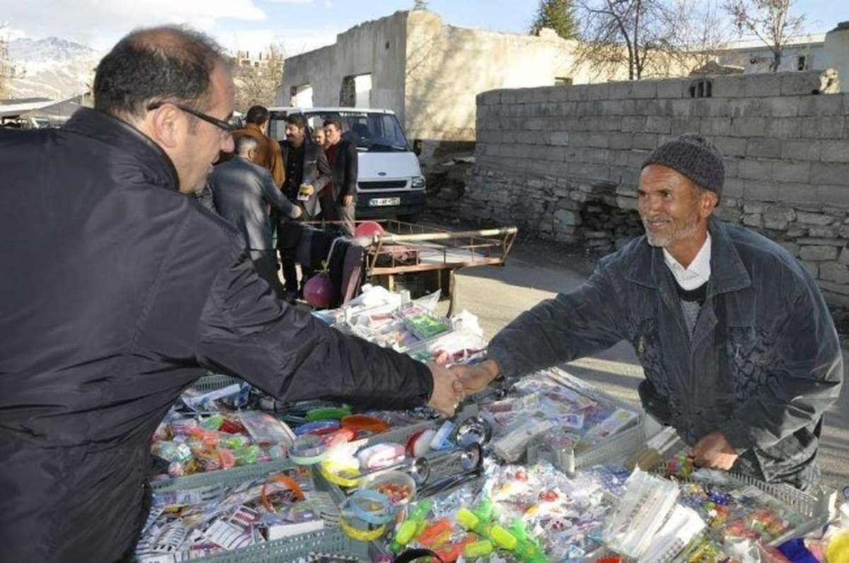 BDP\'li Bidav ve Keser Semt Pazarı Esnafını Ziyaret Etti