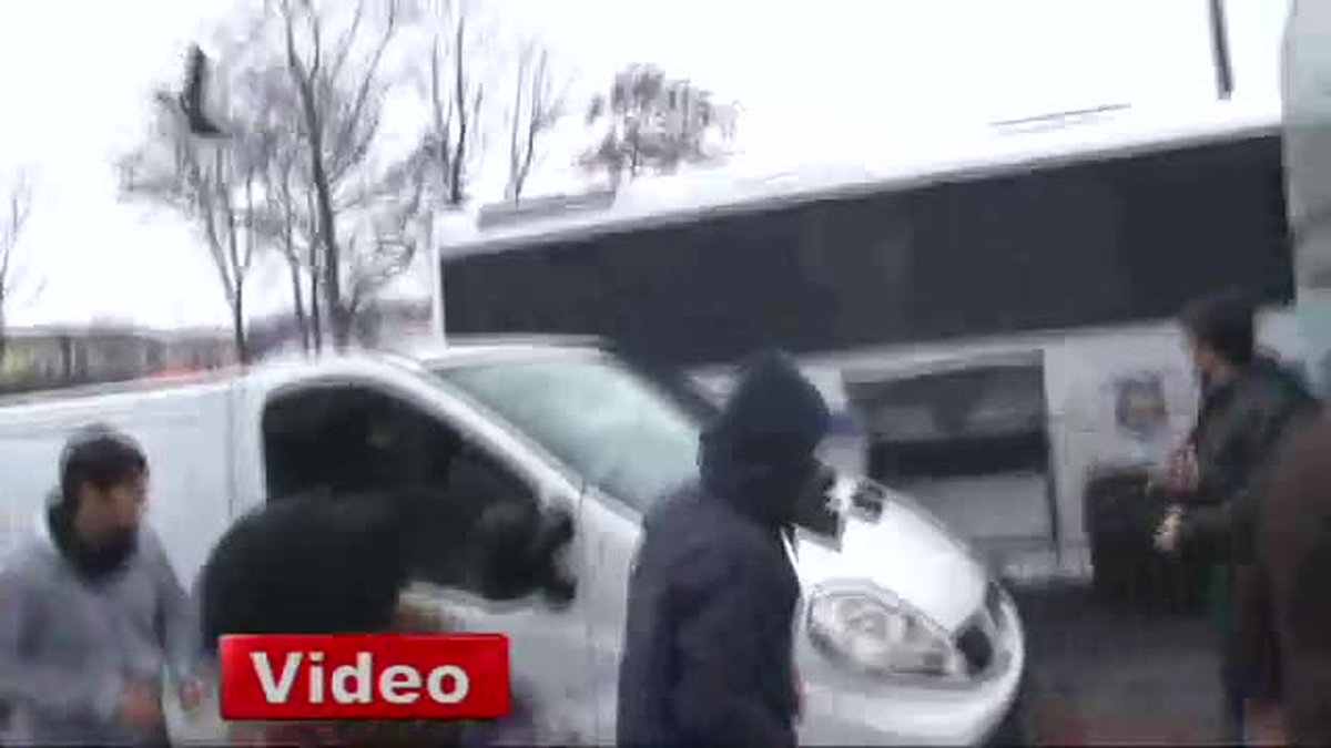 Berkin Elvan İçin Toplanan Grup, Çevik Kuvvet Otobüsüne Saldırdı