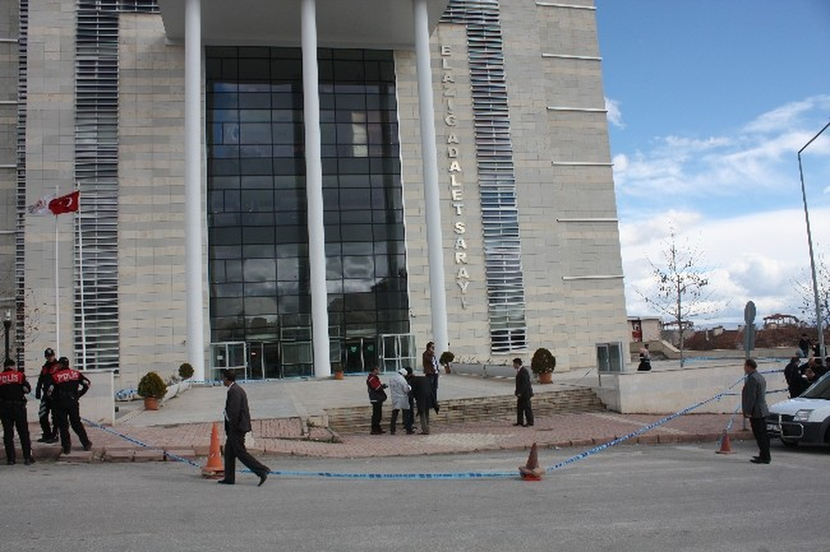 Çocuklarının Vekaletini Almaya Geldi Canından Oldu