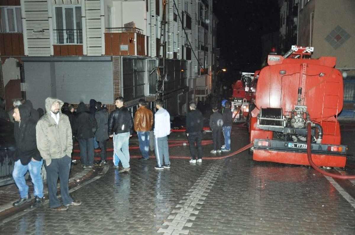 Esenyurt\'taki Yangın Paniğe Neden Oldu