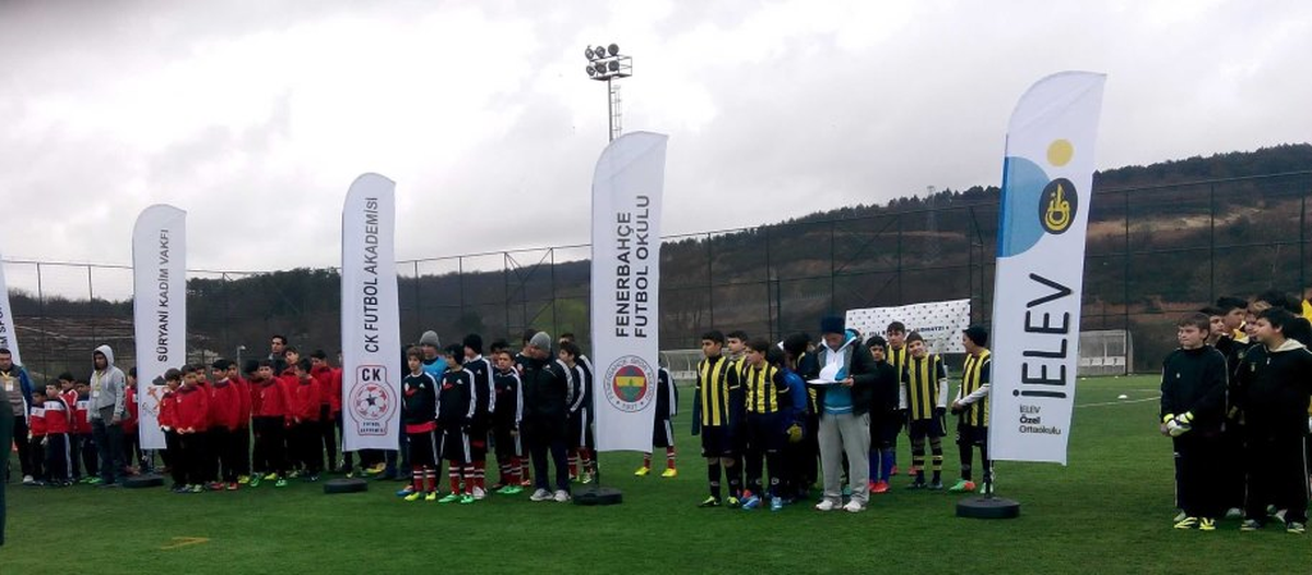 Futbol Aşkı ile Dolu Minikler Başlama Vuruşunu Yaptı