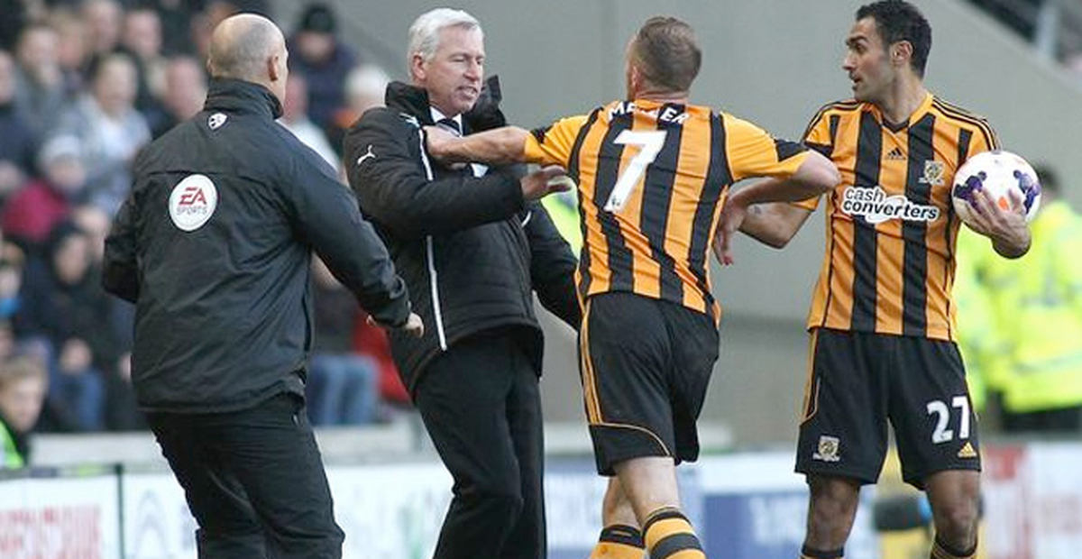 Futbolcuya Kafa Atan Pardew\'e 7 Maç Ceza