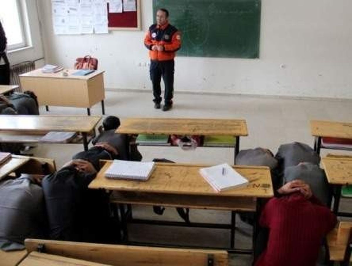 Gevaş Çpl Öğrencilerine Deprem Tatbikatı