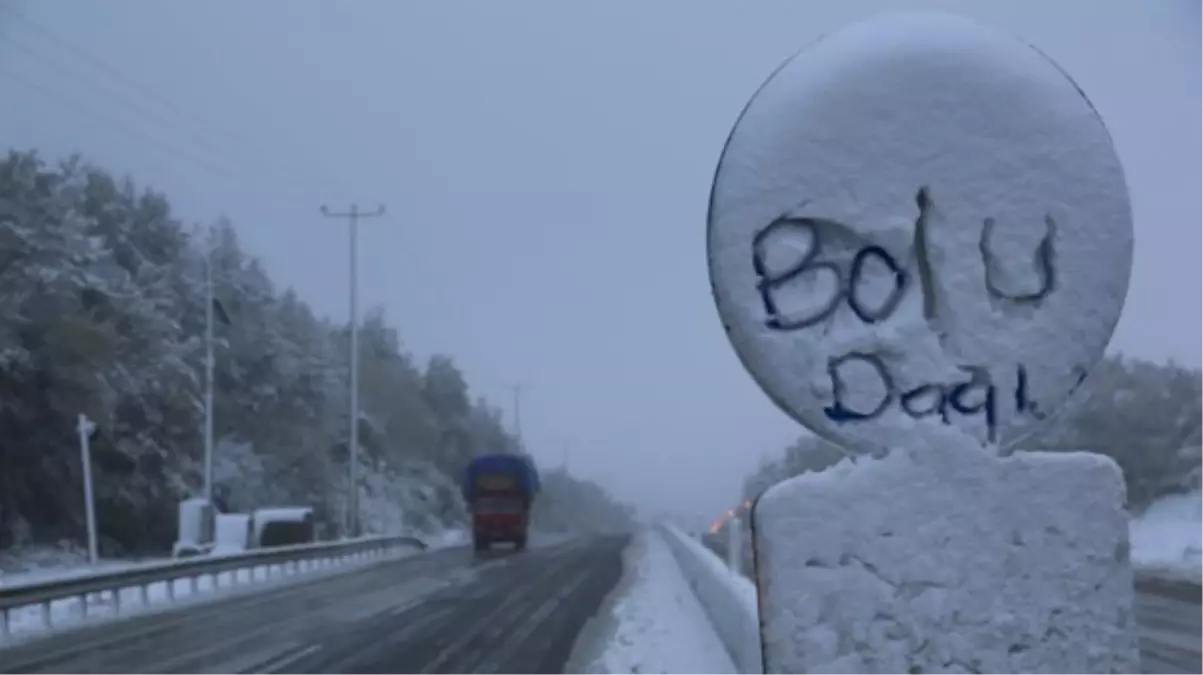 Kar, Bolu Dağı\'nda Ulaşımı Etkiledi