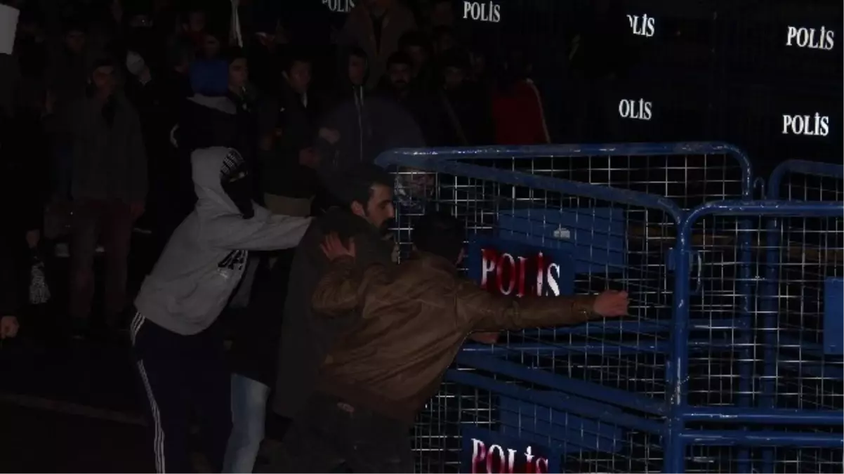 Kocaeli\'de Berkin Elvan Eylemine Polis Müdahalesi