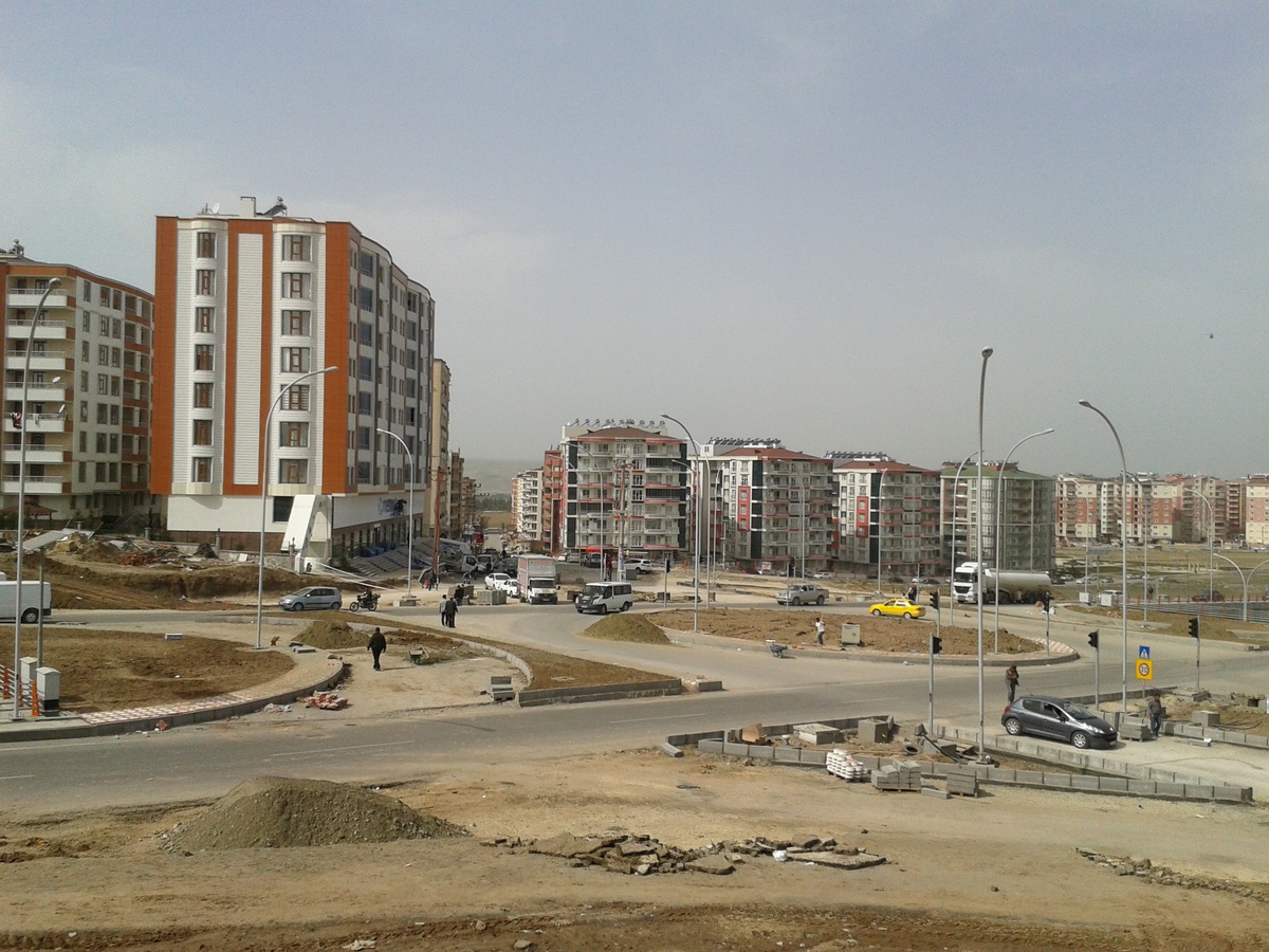 Köprülü Kavşaklarda Yaya Yolu Unutuldu
