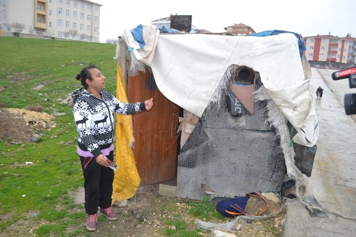 Kümes Gibi Evde Yaşam Mücadelesi