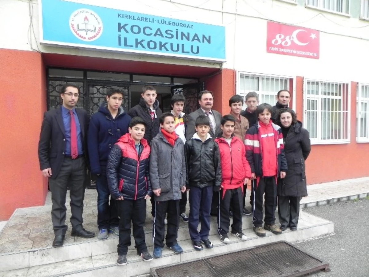 Kocasinan İlkokulu\'nun Futsal Takımı Kocaeli\'ne Gitti