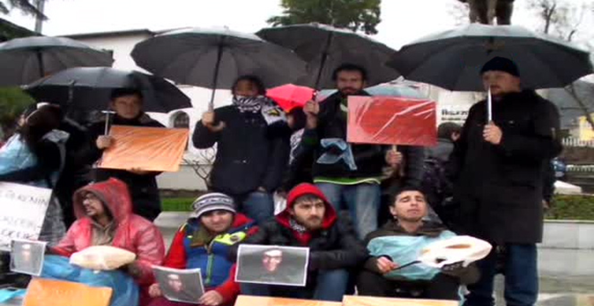 Öğrencilerden Berkin İçin Oturma Eylemi Yaptı