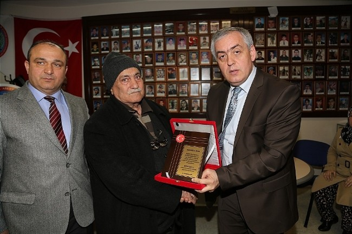 Remzi Aydın\'dan Şehit Ailelerine Plaket