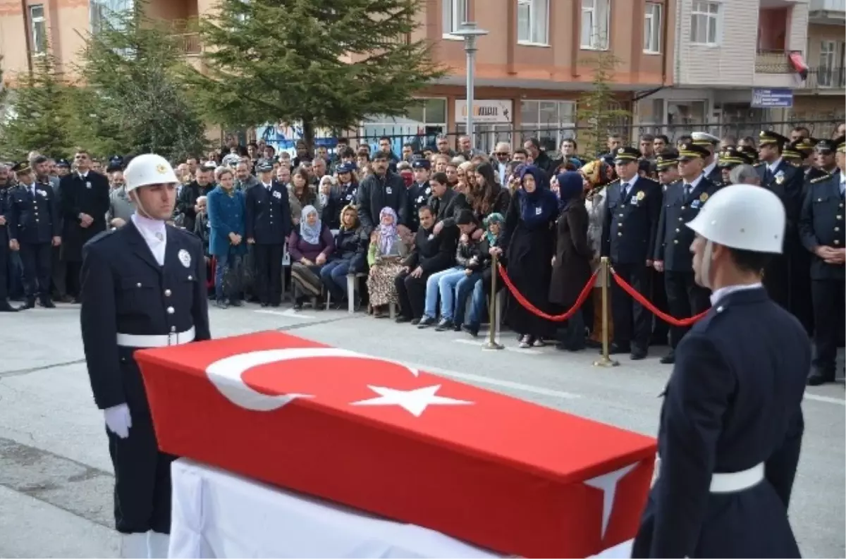 Şehit Polis Memuru Toprağa Verildi