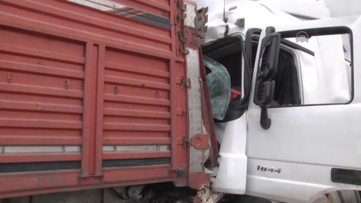 Tanker kamyona çarptı: 1 yaralı -