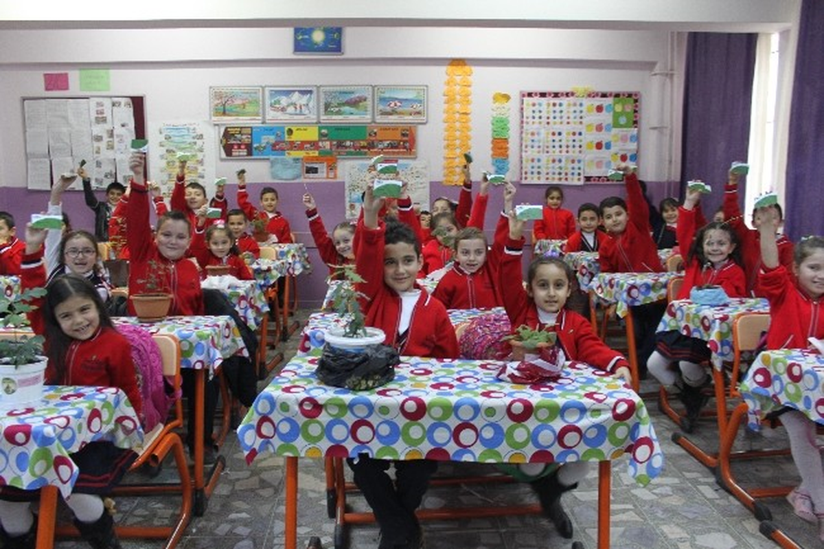 Tema Çorlu Gönüllüleri Ağaç Sevgisini Aşılıyor