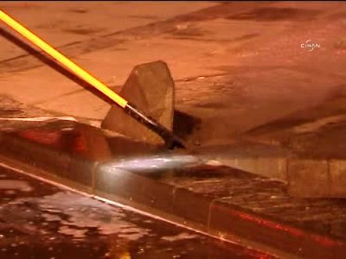 Yeraltı Kabloları Patladı Otomobiller Yandı