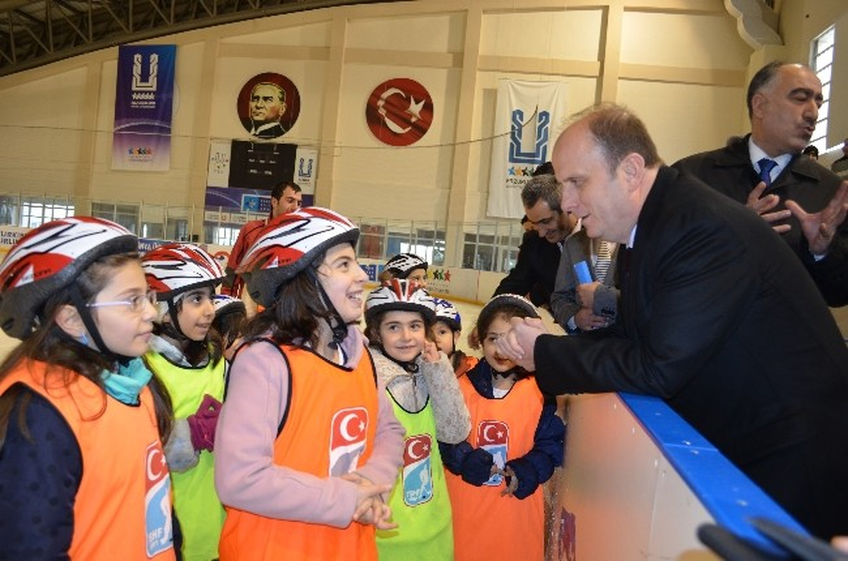 Üç Yılda 50 Bin Kişi Buz Pateni Öğrendi