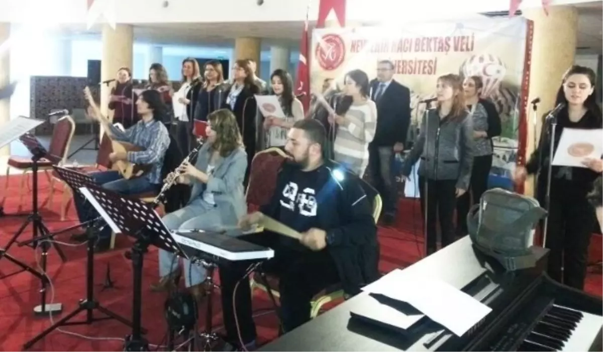 Üniversite Türk Halk Müziği Korosu Çalışmalarını Sürdürüyor