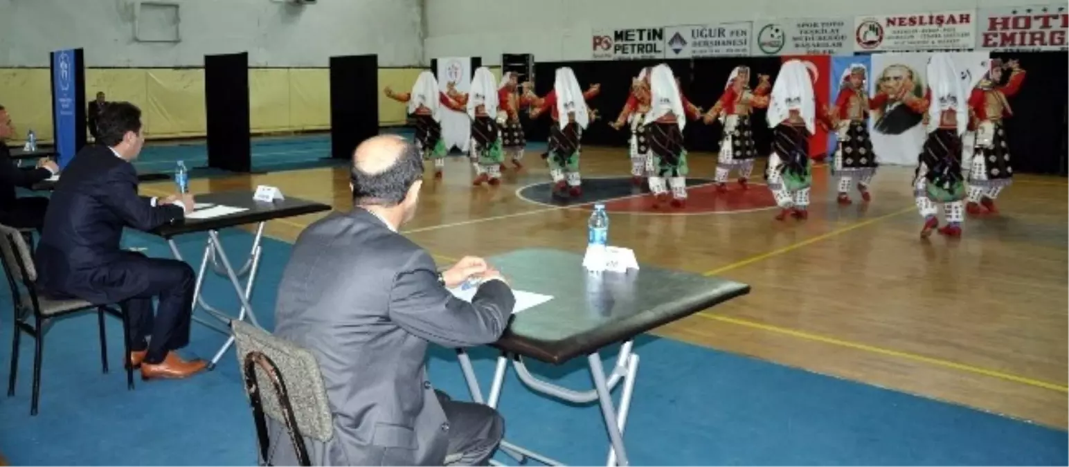 Zonguldak'ta, Okullar Arası Halk Oyunları İl Birinciliği Yarışması Yapıldı