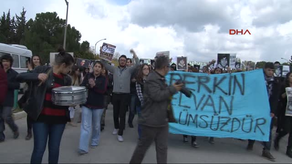 Adana Çukurova Üniversitesi Öğrencileri Yürüdüçukurova Üniversitesi Öğrencileri Yürüdü