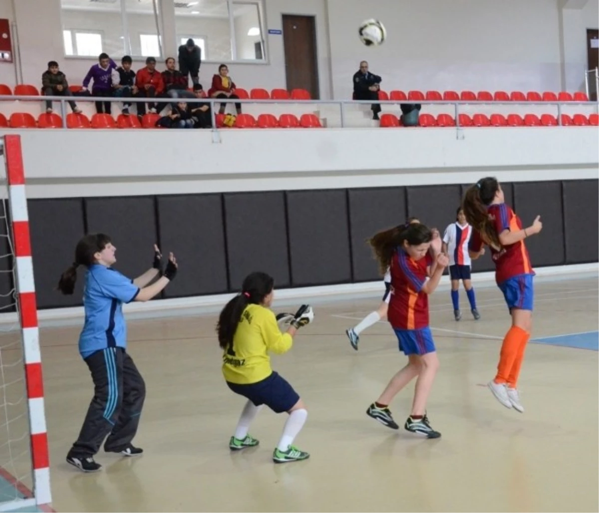Adana\'da Okullararası Futsal İl Birinciliği