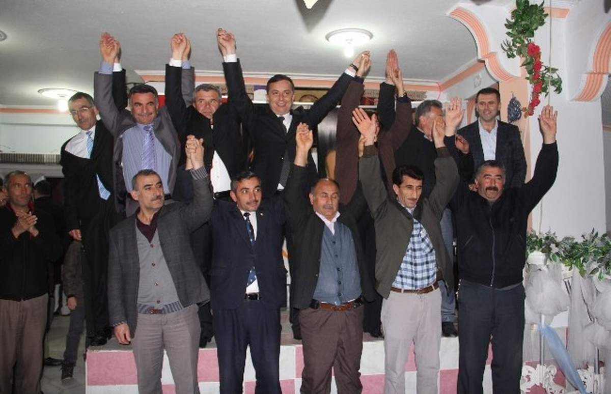 AK Parti\'den Mecitözü\'nde Gövde Gösterisi