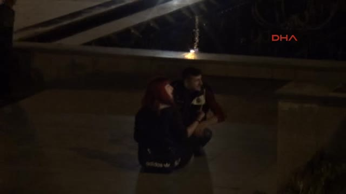 Antalya\'da Taş Atan Eylemcilere Biber Gazlı Müdahale