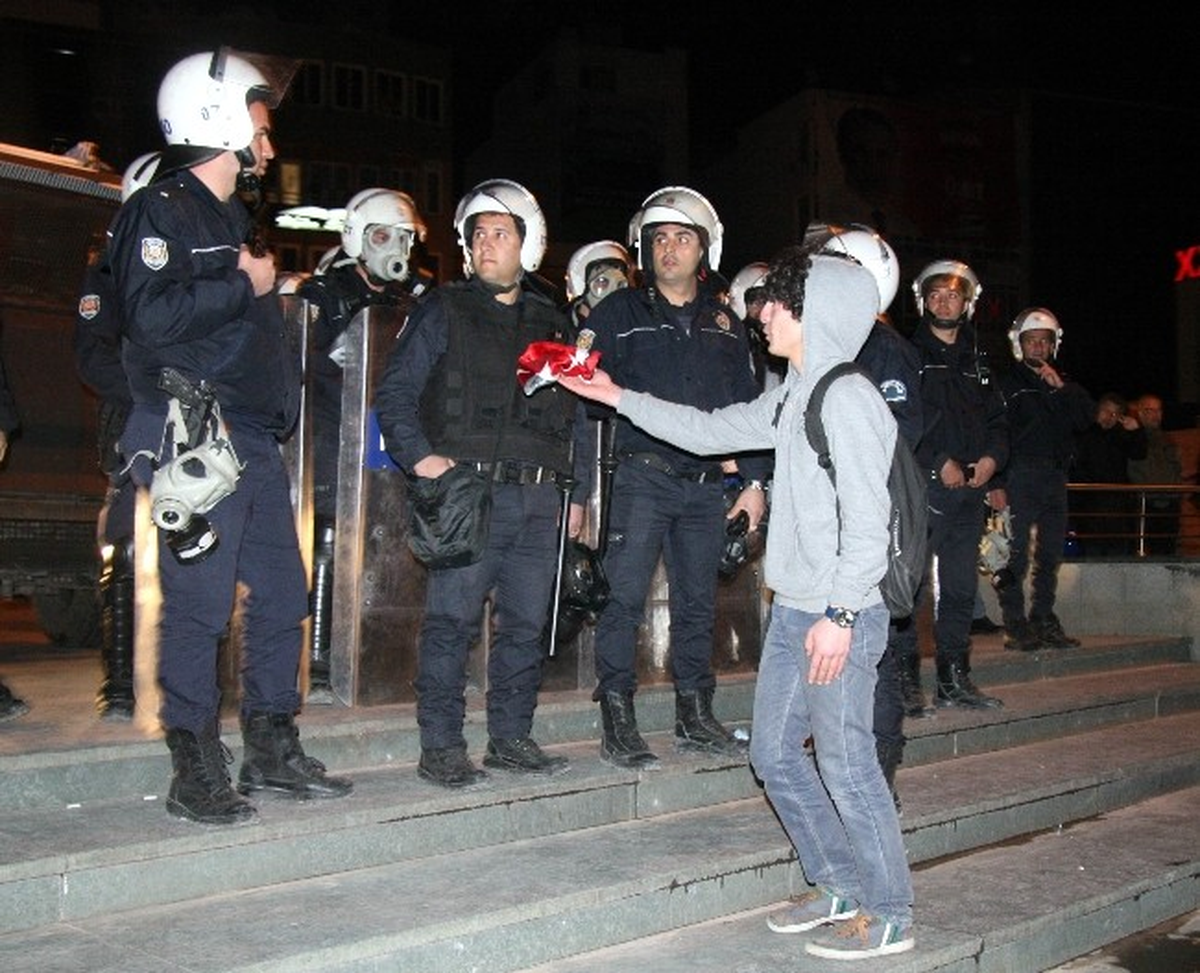 Antalya\'daki Berkin Elvan Eylemlerine Polis Müdahale Etti